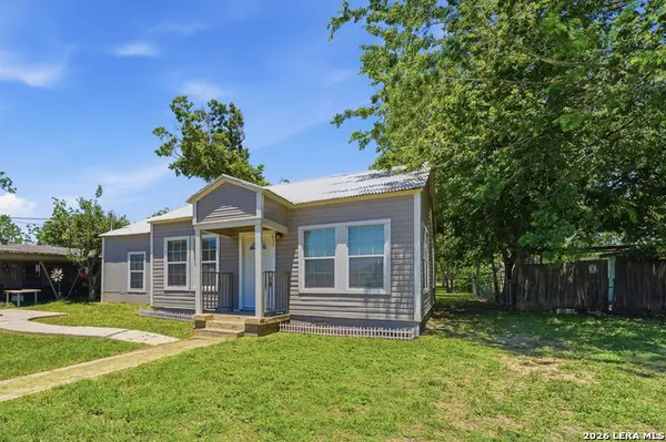 630 E Pine St, Seguin, TX 78155