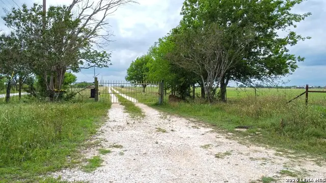 1335 N Gable Rd, Saint Hedwig, TX 78152 - #3