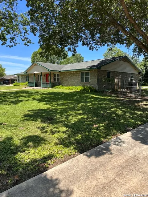 601 Poplar St, Jourdanton, TX 78026 - #2