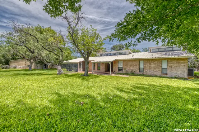27 E Tanglewood Dr, Uvalde, TX 78801 - #2