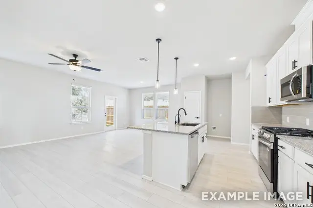 285 W Quill Dr Building 9, San Antonio, TX 78228 - #3