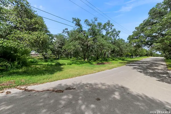 119 W Castle Ln, Castle Hills, TX 78213