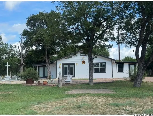 854 N Live Oak Ave, New Braunfels, TX 78130 - #1