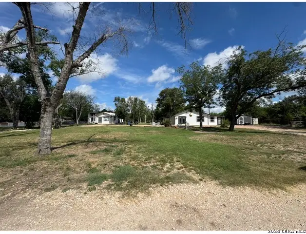 854 N Live Oak Ave, New Braunfels, TX 78130 - #2