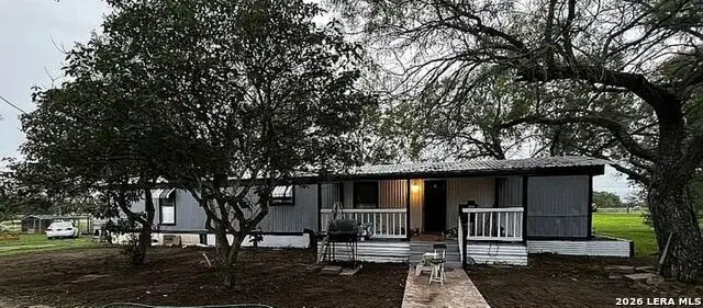 700 Lopez St, George West, TX 78022 - #1