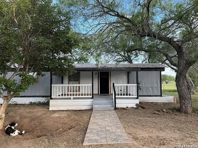 700 Lopez St, George West, TX 78022 - #2