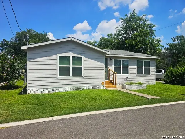 415 N Erskine, Seguin, TX 78155 - #1