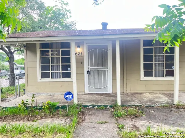 621 S Elmendorf, San Antonio, TX 78207 - #1