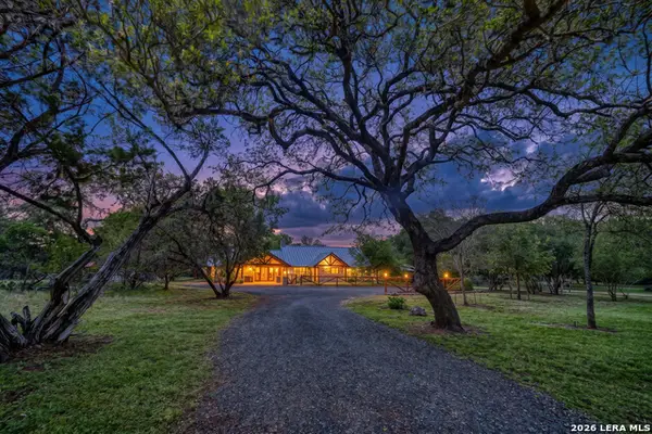 232 N River Place Rd, Rio Frio, TX 78879