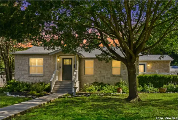 265 E Oakview Pl, Alamo Heights, TX 78209