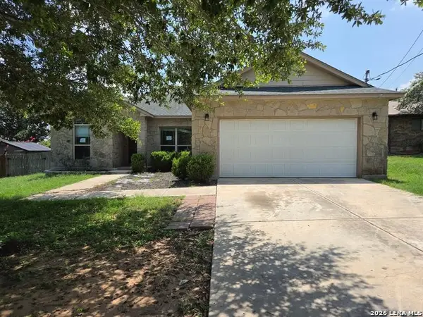 106 Crestway, Floresville, TX 78114