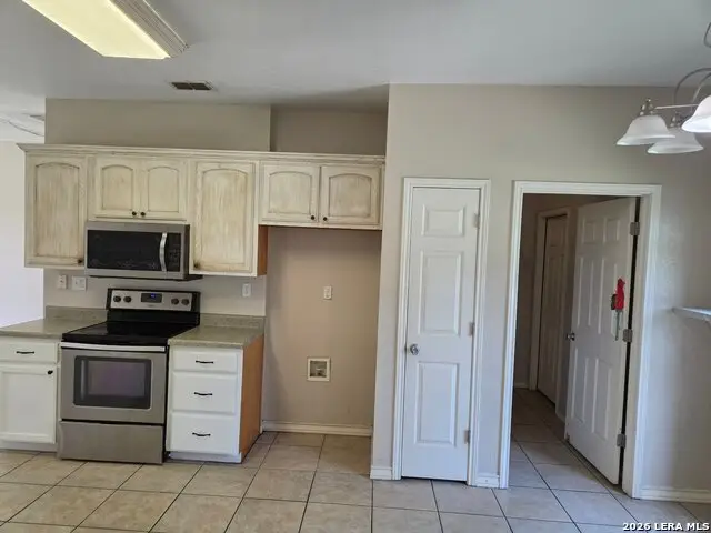 106 Crestway, Floresville, TX 78114 - #3