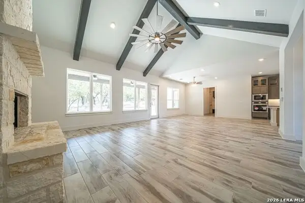 163 Pradera Ridge Drive, Floresville, TX 78114