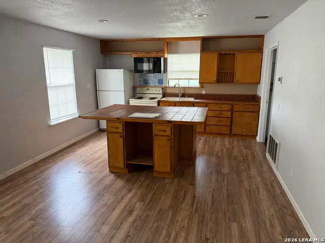 121 Lauryn St, Three Rivers, TX 78071 - #3