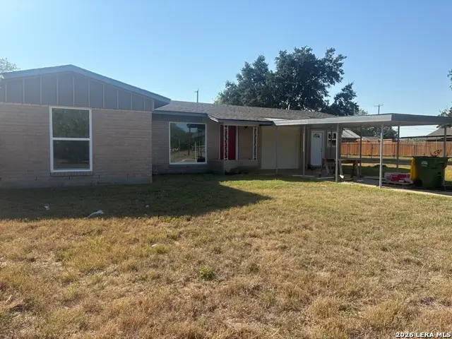 107 Robinhood Dr, Kenedy, TX 78119 - #1