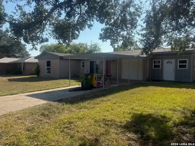 107 Robinhood Dr, Kenedy, TX 78119 - #2