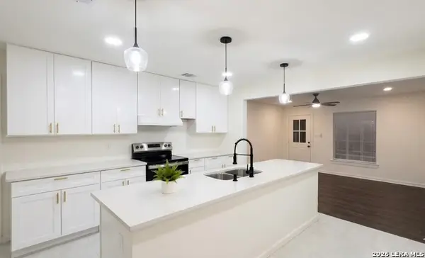 2323 E Crockett St, San Antonio, TX 78202