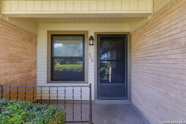 425 E Wright Blvd, Universal City, TX 78148 - #3