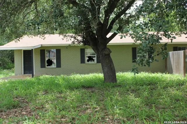 723 W Brazos St, Pearsall, TX 78061 - #3