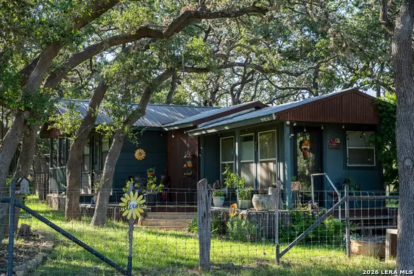 228 Post Oak Ln, Utopia, TX 78884