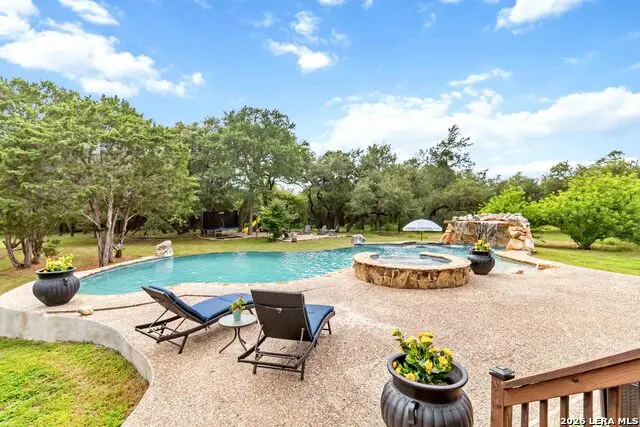 318 Berry Oaks Dr, Bulverde, TX 78163 - #1