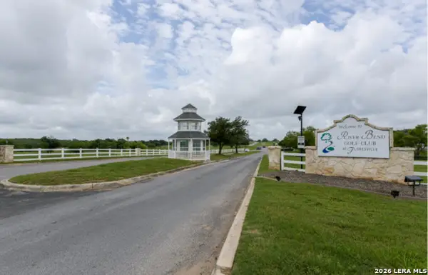 242 Legendary Trail Loop, Floresville, TX 78114