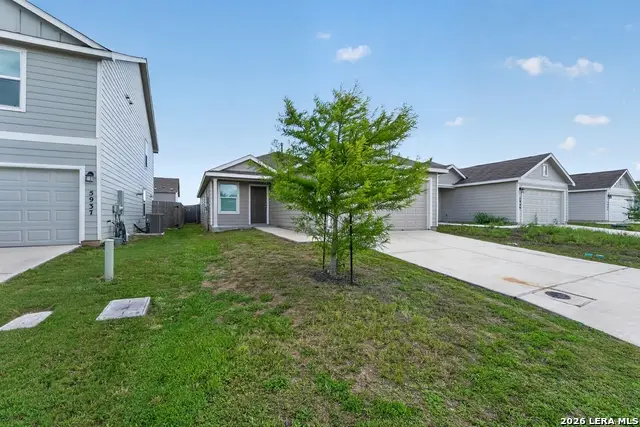 5933 Antonio Pl, Seguin, TX 78155 - #3