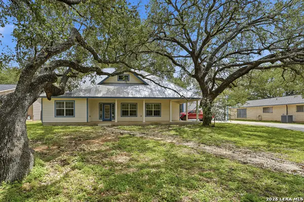 325 Sollock, Devine, TX 78016