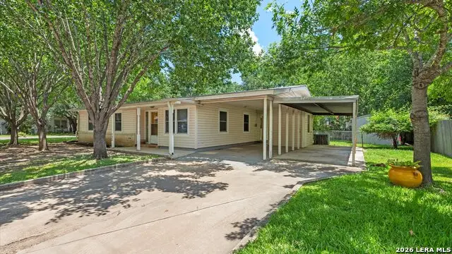725 W Klingemann St, New Braunfels, TX 78130 - #1