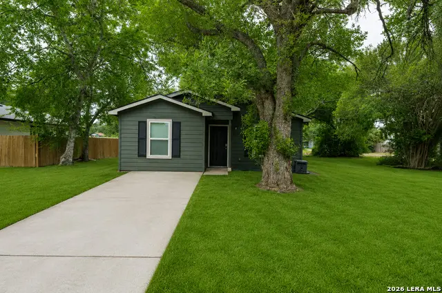 229 Virginia St, Pleasanton, TX 78064 - #2