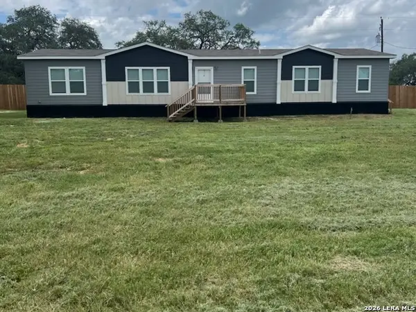112 County Road 158, Floresville, TX 78114