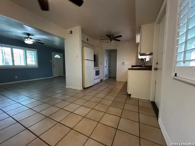 121 W Silver Sands Dr #121, San Antonio, TX 78216 - #3