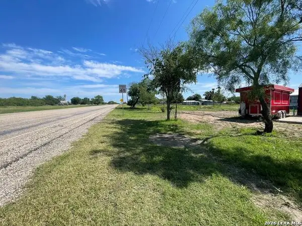 HWY 83 Benson, LaPryor, TX 78872