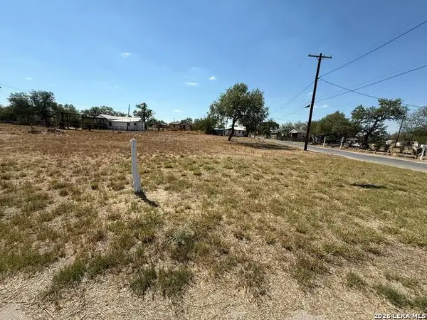 204 Hidalgo, Carrizo Springs, TX 78834