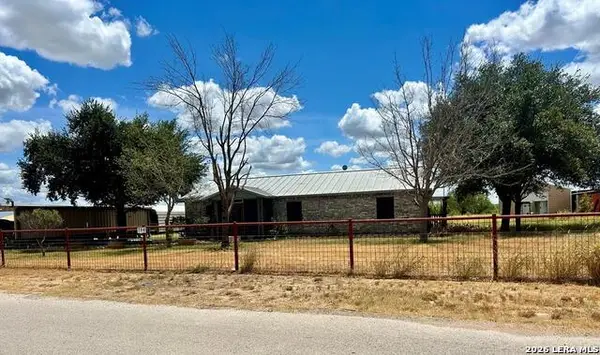 794 Duncan St, Carrizo Springs, TX 78834