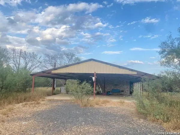 3699 Hwy 85, Carrizo Springs, TX 78834