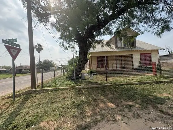 300 N 10th, Carrizo Springs, TX 78834