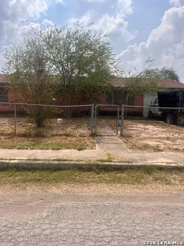 610 E Jackson St, Crystal City, TX 78839