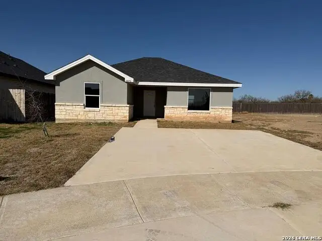 2873 Garden View Dr., Eagle Pass, TX 78852 - #3