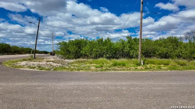 16 Borjon Dr, Eagle Pass, TX 78852 - #1