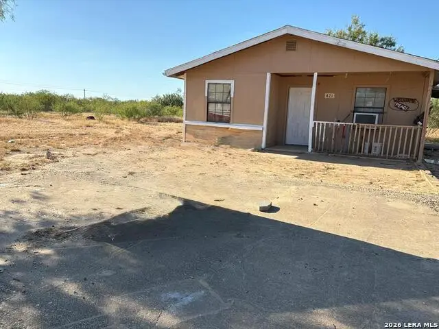 421 Las Tobia Dr, Carrizo Springs, TX 78834 - #1