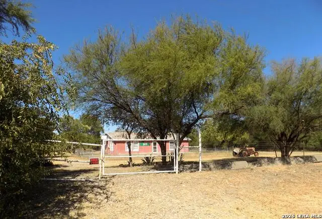 849 Lowe Rd, Quemado, TX 78877 - #1