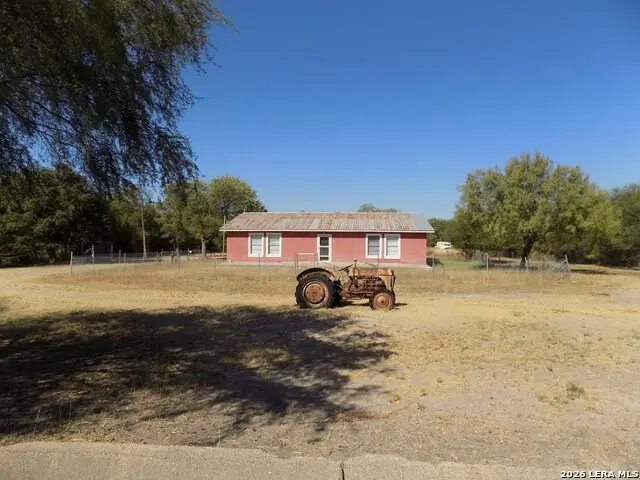 849 Lowe Rd, Quemado, TX 78877 - #2