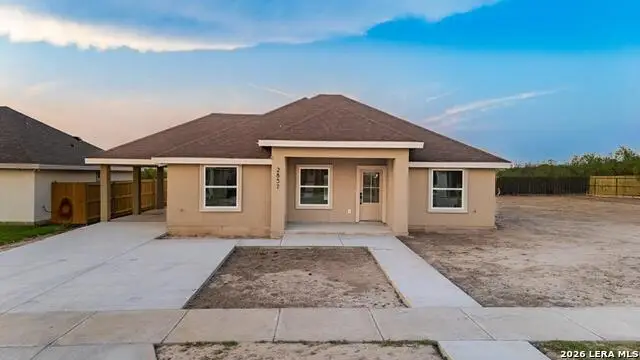 2857 Garden View Dr., Eagle Pass, TX 78852 - #2