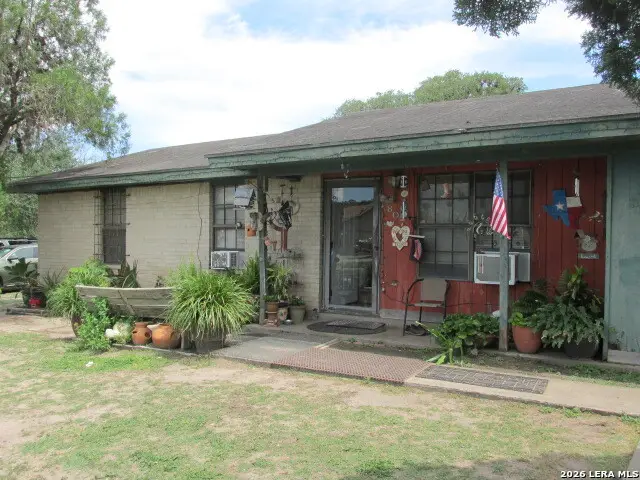 807 W Inez St, Beeville, TX 78102 - #1