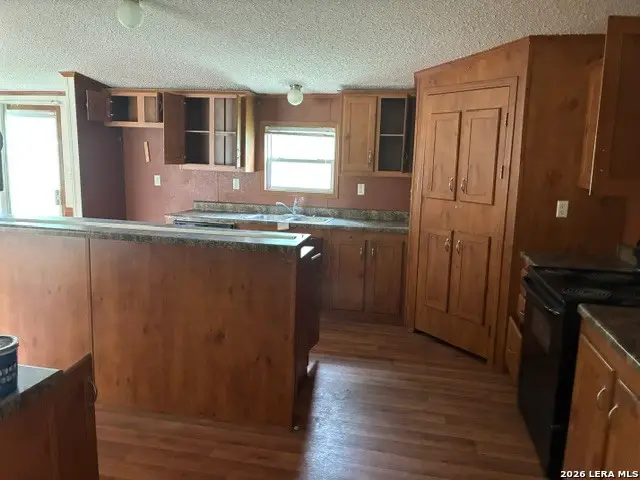 259 W Velna St, La Pryor, TX 78872 - #2