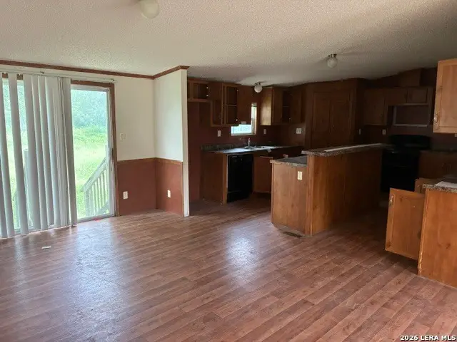 259 W Velna St, La Pryor, TX 78872 - #3