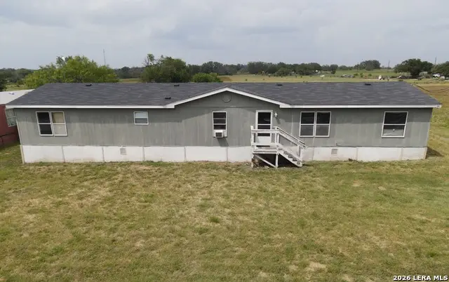 517 Corley Dr, Devine, TX 78016 - #1
