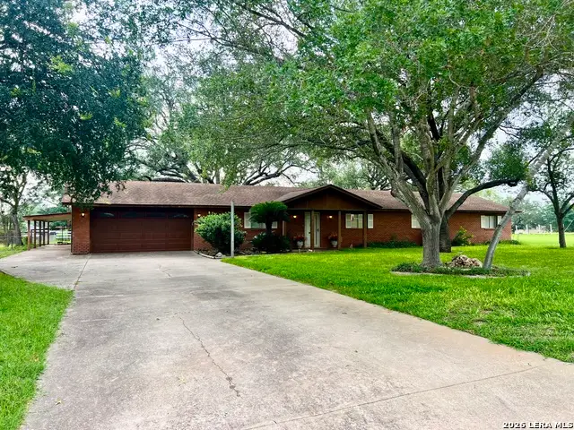 902 Oakridge Dr, Pleasanton, TX 78064 - #3