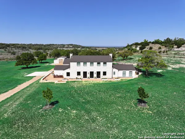 130 Overlook Dr, Fredericksburg, TX 78624